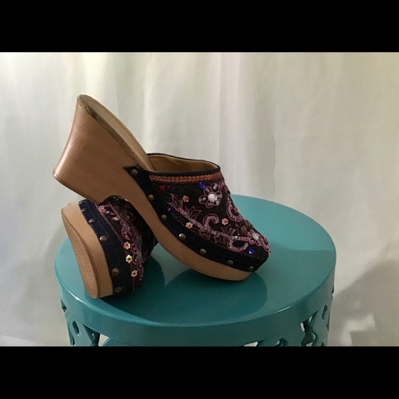>>Clogs<<Purple with rhinestones and sequins. Cute - Picture 7 of 13